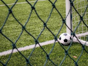 阿森纳球迷期待欧冠完美表现（配图示意）